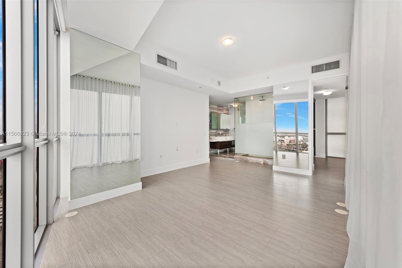 1100 Biscayne Blvd 4308, Miami, Florida 33132, 2 Bedrooms Bedrooms, ,2 BathroomsBathrooms,Residentiallease,For Rent,1100 Biscayne Blvd 4308,A11566823