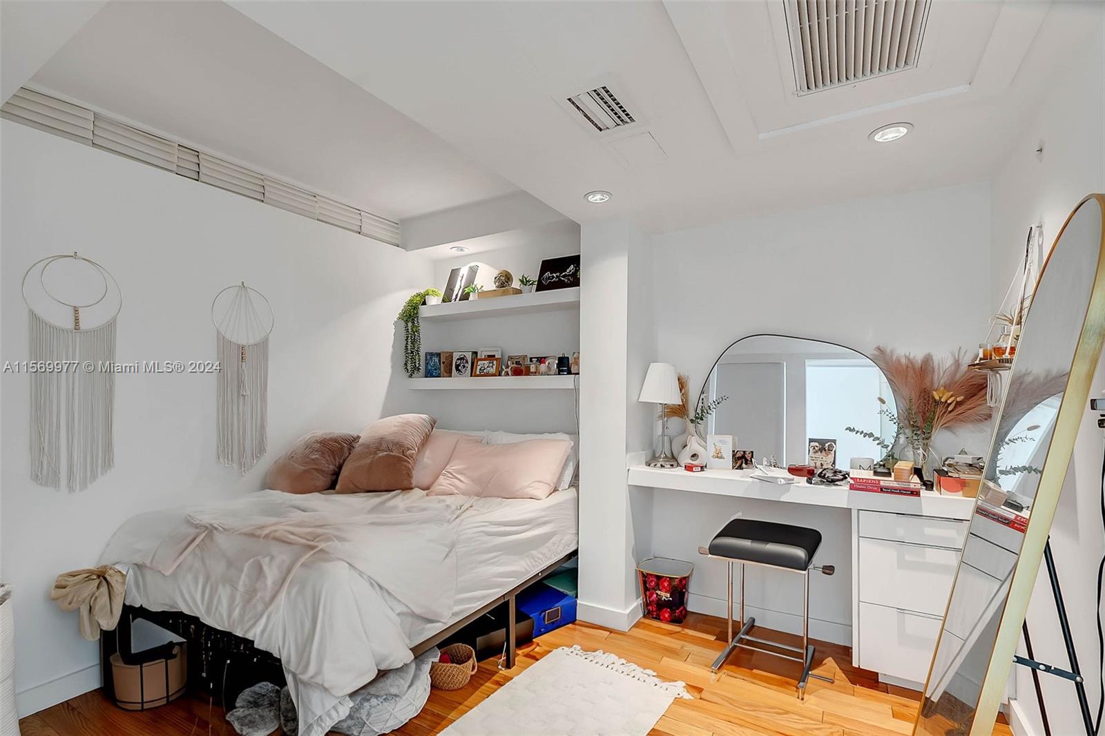 6770 Indian Creek Dr 4D, Miami Beach, Florida 33141, 2 Bedrooms Bedrooms, ,2 BathroomsBathrooms,Residential,For Sale,6770 Indian Creek Dr 4D,A11569977