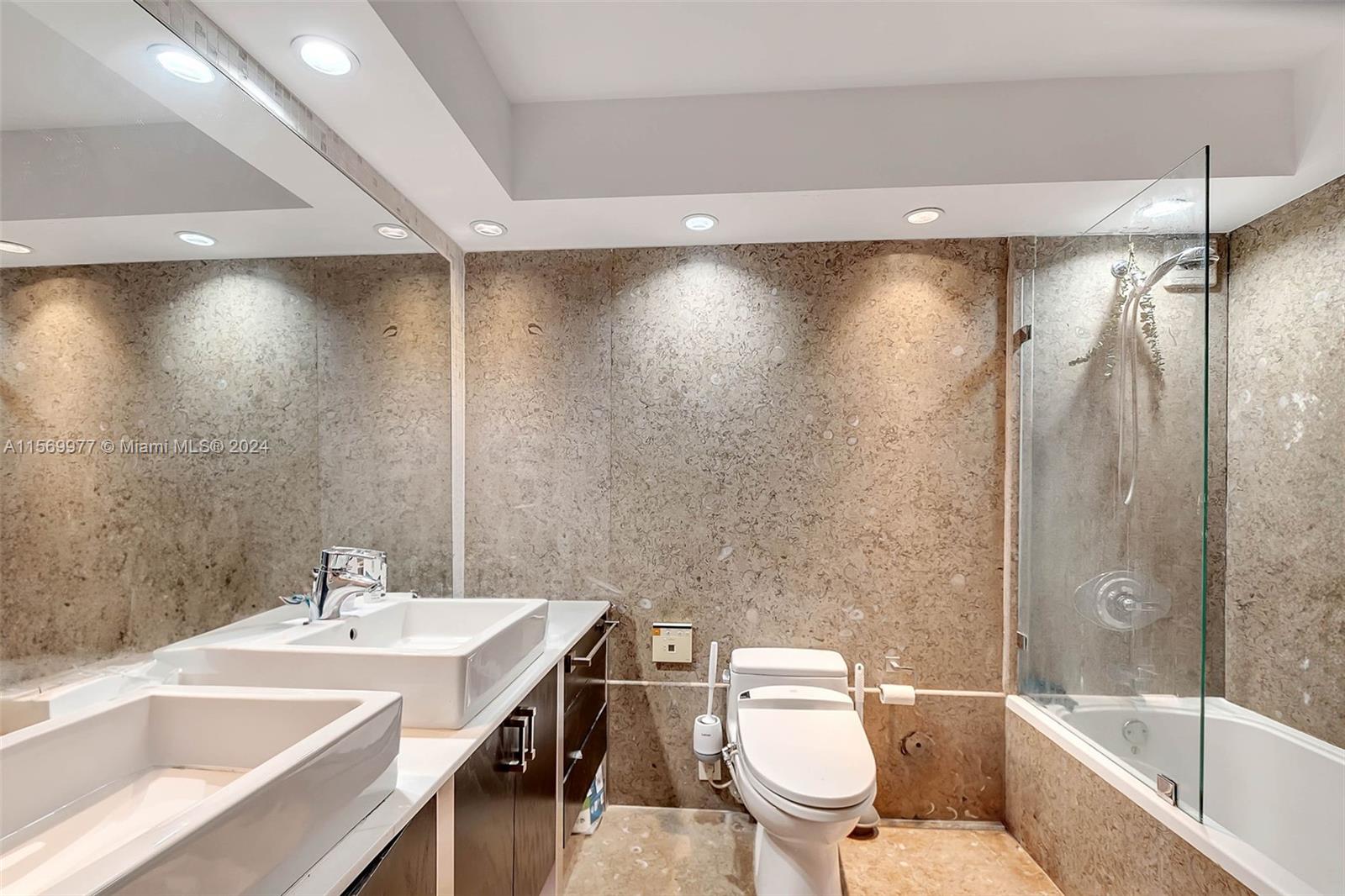 6770 Indian Creek Dr 4D, Miami Beach, Florida 33141, 2 Bedrooms Bedrooms, ,2 BathroomsBathrooms,Residential,For Sale,6770 Indian Creek Dr 4D,A11569977