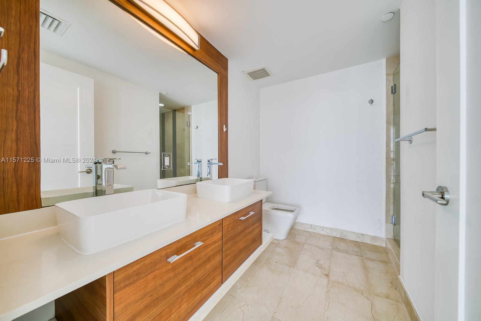 601 NE 27th St 1008, Miami, Florida 33137, 2 Bedrooms Bedrooms, ,2 BathroomsBathrooms,Residentiallease,For Rent,601 NE 27th St 1008,A11571225