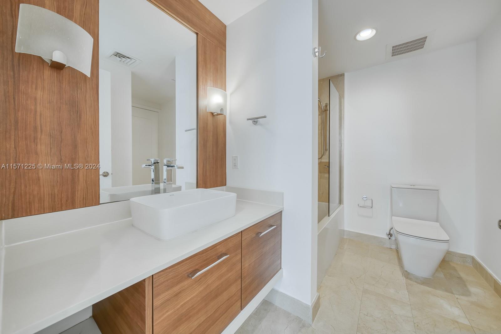 601 NE 27th St 1008, Miami, Florida 33137, 2 Bedrooms Bedrooms, ,2 BathroomsBathrooms,Residentiallease,For Rent,601 NE 27th St 1008,A11571225
