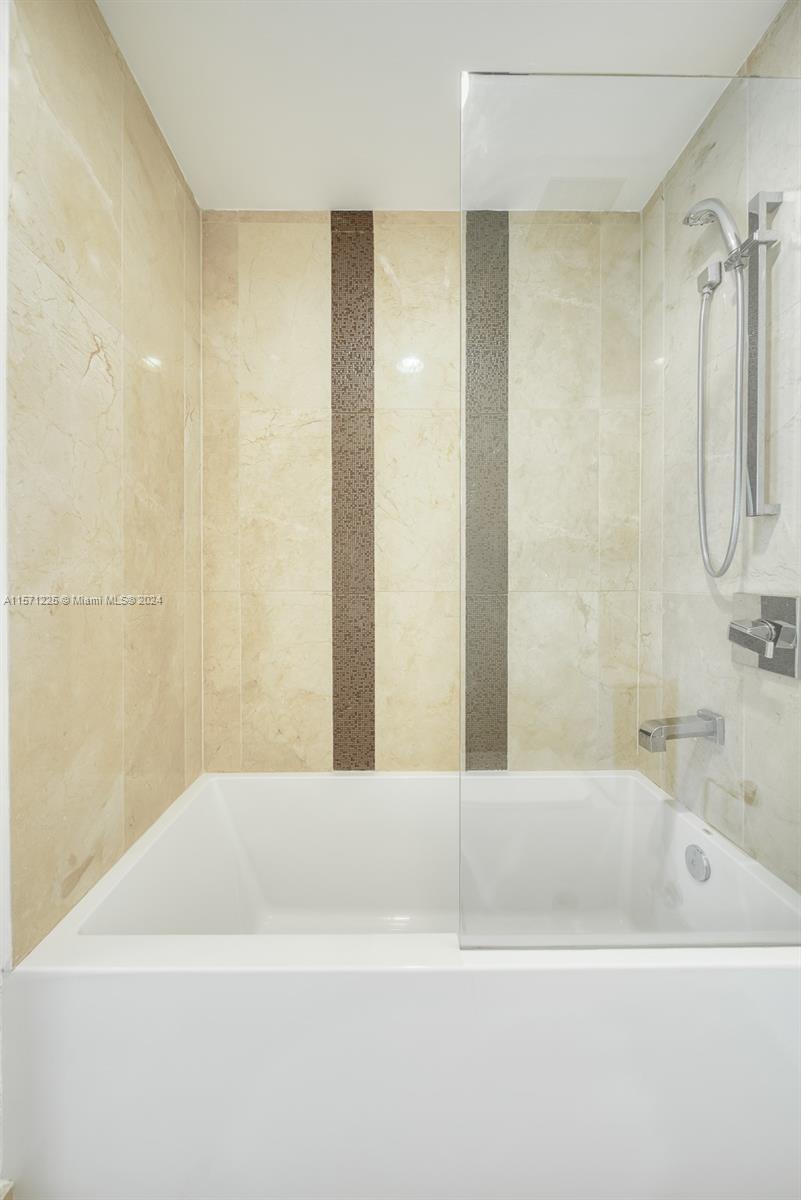 601 NE 27th St 1008, Miami, Florida 33137, 2 Bedrooms Bedrooms, ,2 BathroomsBathrooms,Residentiallease,For Rent,601 NE 27th St 1008,A11571225