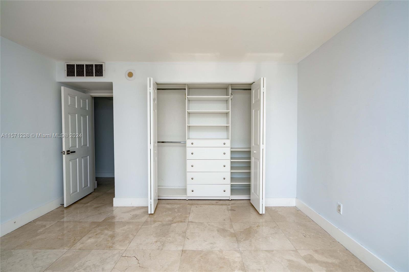 5701 Collins Ave 1415, Miami Beach, Florida 33140, 2 Bedrooms Bedrooms, ,2 BathroomsBathrooms,Residentiallease,For Rent,5701 Collins Ave 1415,A11571238
