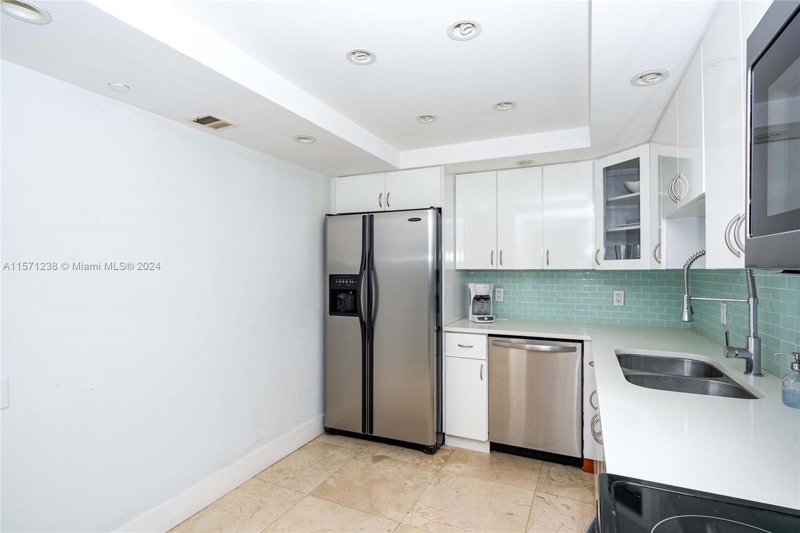 5701 Collins Ave 1415, Miami Beach, Florida 33140, 2 Bedrooms Bedrooms, ,2 BathroomsBathrooms,Residentiallease,For Rent,5701 Collins Ave 1415,A11571238