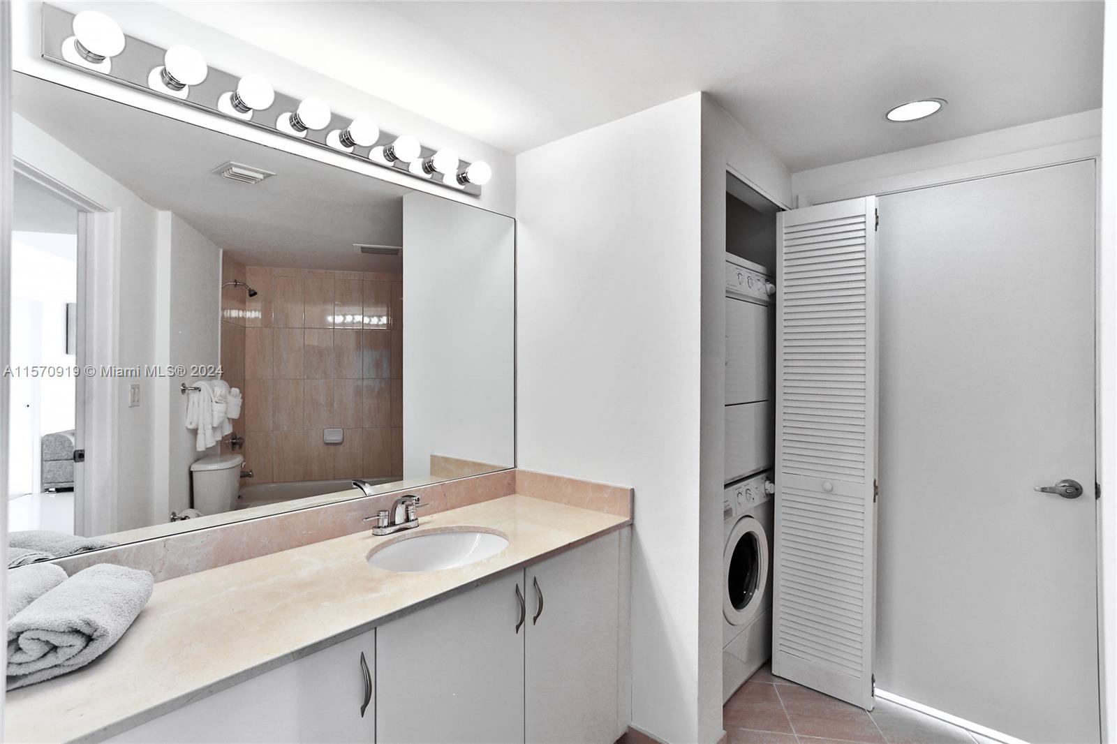1750 N Bayshore Dr 5002, Miami, Florida 33132, 2 Bedrooms Bedrooms, ,2 BathroomsBathrooms,Residentiallease,For Rent,1750 N Bayshore Dr 5002,A11570919