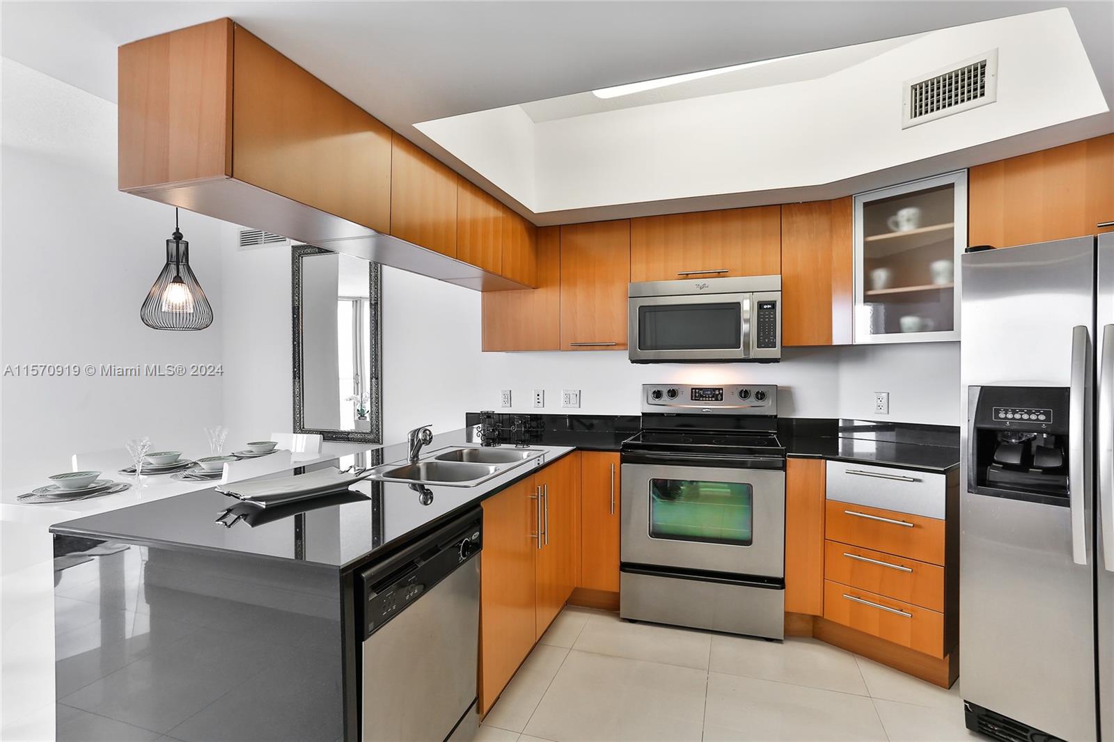 1750 N Bayshore Dr 5002, Miami, Florida 33132, 2 Bedrooms Bedrooms, ,2 BathroomsBathrooms,Residentiallease,For Rent,1750 N Bayshore Dr 5002,A11570919