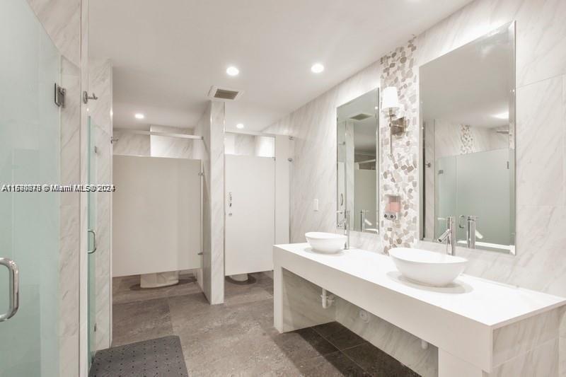 3180 S Ocean Dr PH 1703, Hallandale Beach, Florida 33009, 1 Bedroom Bedrooms, ,1 BathroomBathrooms,Residential,For Sale,3180 S Ocean Dr PH 1703,A11570878