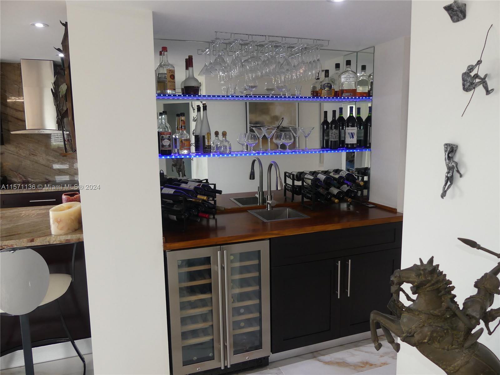 300 Three Islands Blvd 807, Hallandale Beach, Florida 33009, 2 Bedrooms Bedrooms, ,2 BathroomsBathrooms,Residential,For Sale,300 Three Islands Blvd 807,A11571136