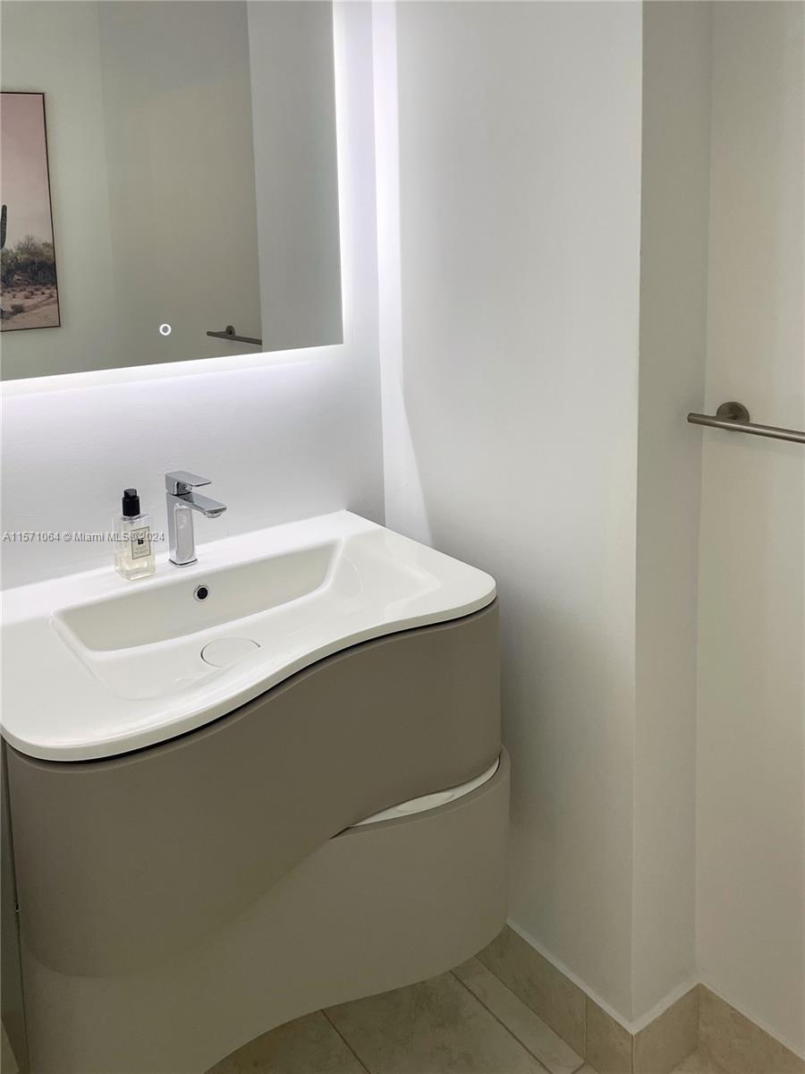 1900 N Bayshore Dr 4119, Miami, Florida 33132, 1 Bedroom Bedrooms, ,1 BathroomBathrooms,Residentiallease,For Rent,1900 N Bayshore Dr 4119,A11571064