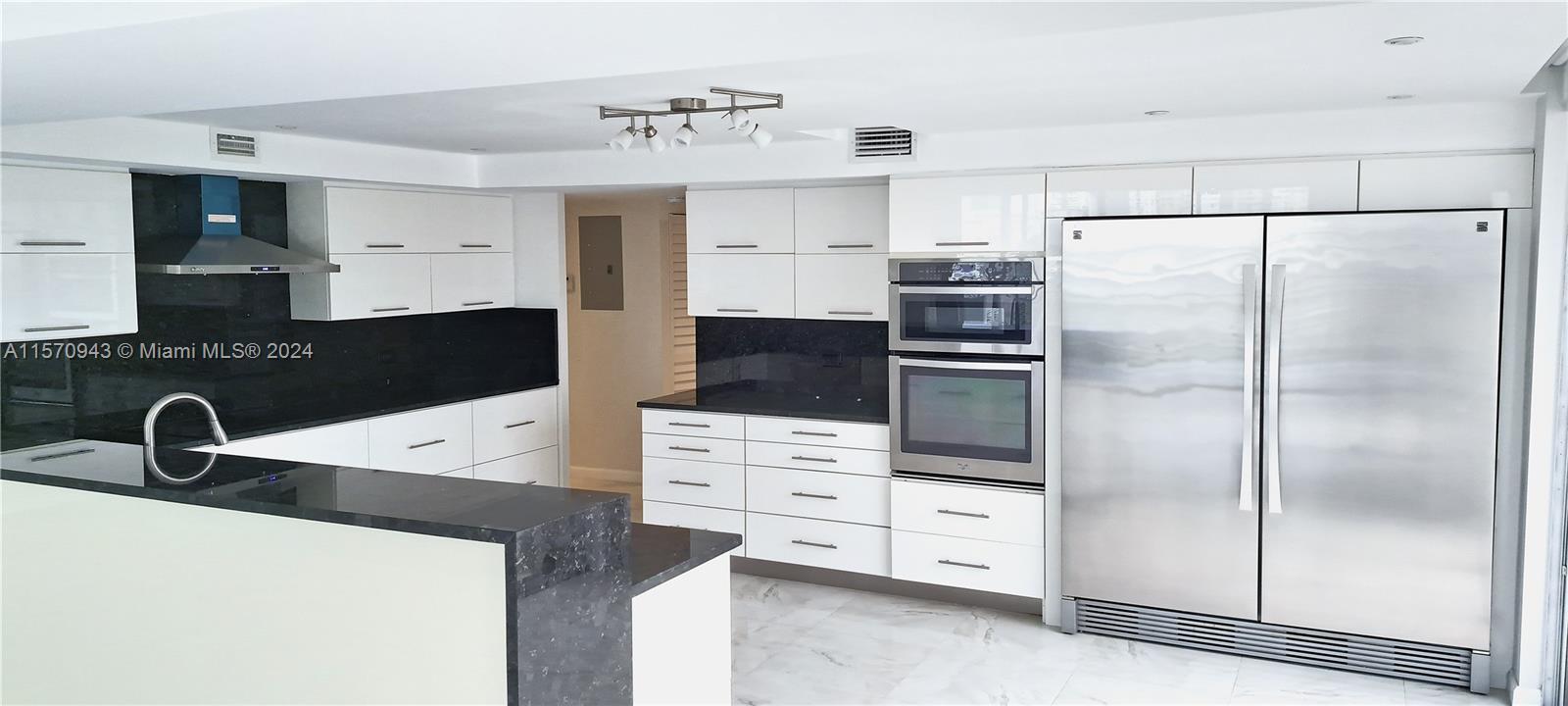468 Golden Isles Dr 401, Hallandale Beach, Florida 33009, 3 Bedrooms Bedrooms, ,2 BathroomsBathrooms,Residentiallease,For Rent,468 Golden Isles Dr 401,A11570943