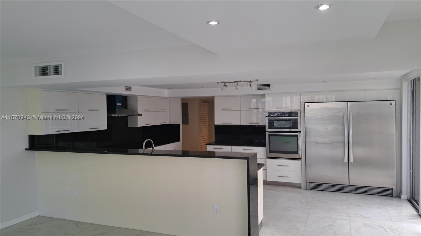 468 Golden Isles Dr 401, Hallandale Beach, Florida 33009, 3 Bedrooms Bedrooms, ,2 BathroomsBathrooms,Residentiallease,For Rent,468 Golden Isles Dr 401,A11570943