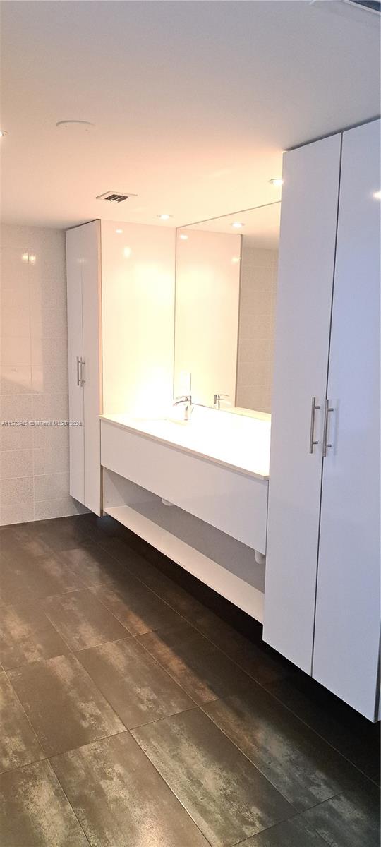 468 Golden Isles Dr 401, Hallandale Beach, Florida 33009, 3 Bedrooms Bedrooms, ,2 BathroomsBathrooms,Residentiallease,For Rent,468 Golden Isles Dr 401,A11570943
