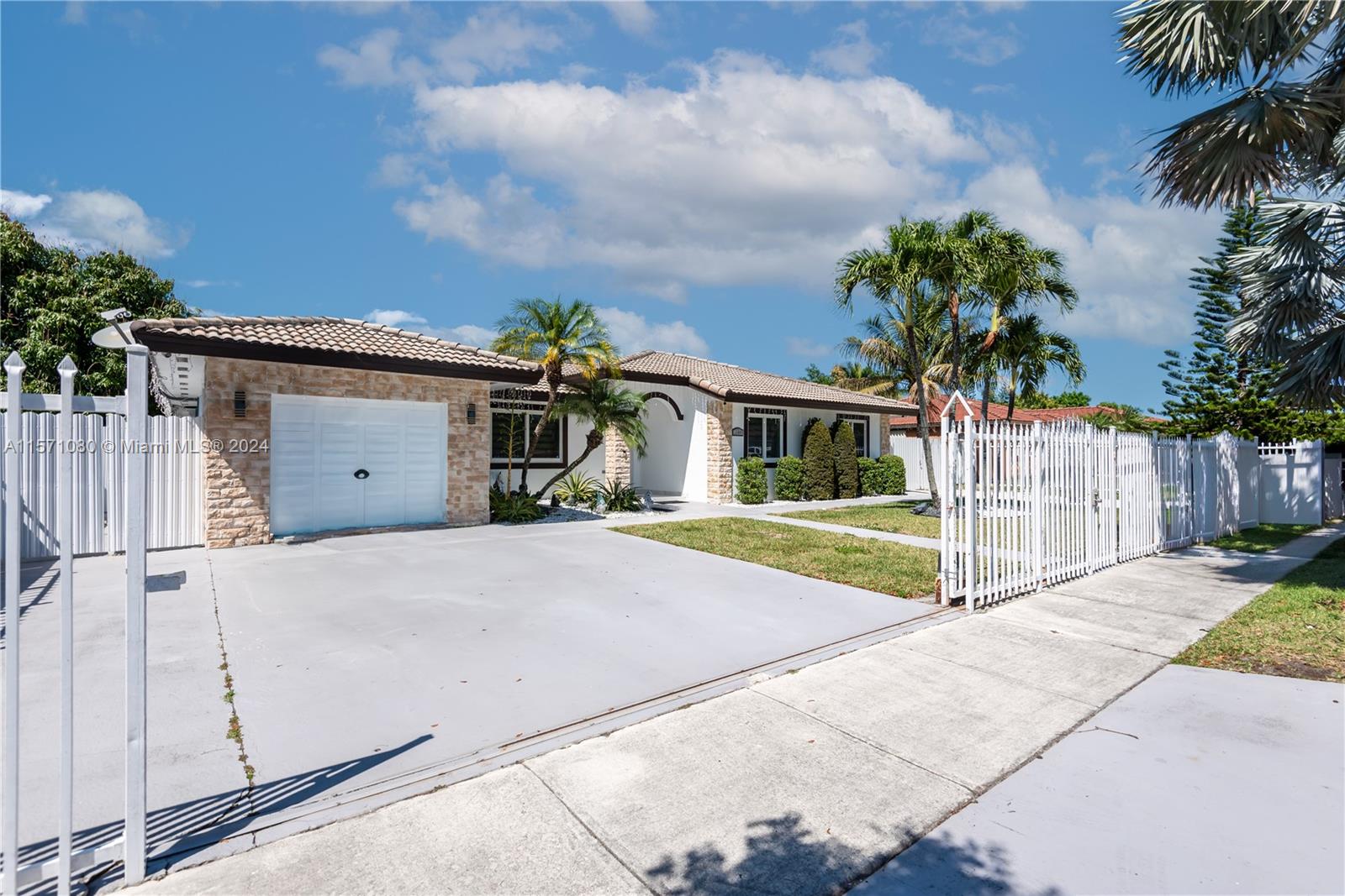 12485 SW 220th St  For Sale A11571080, FL