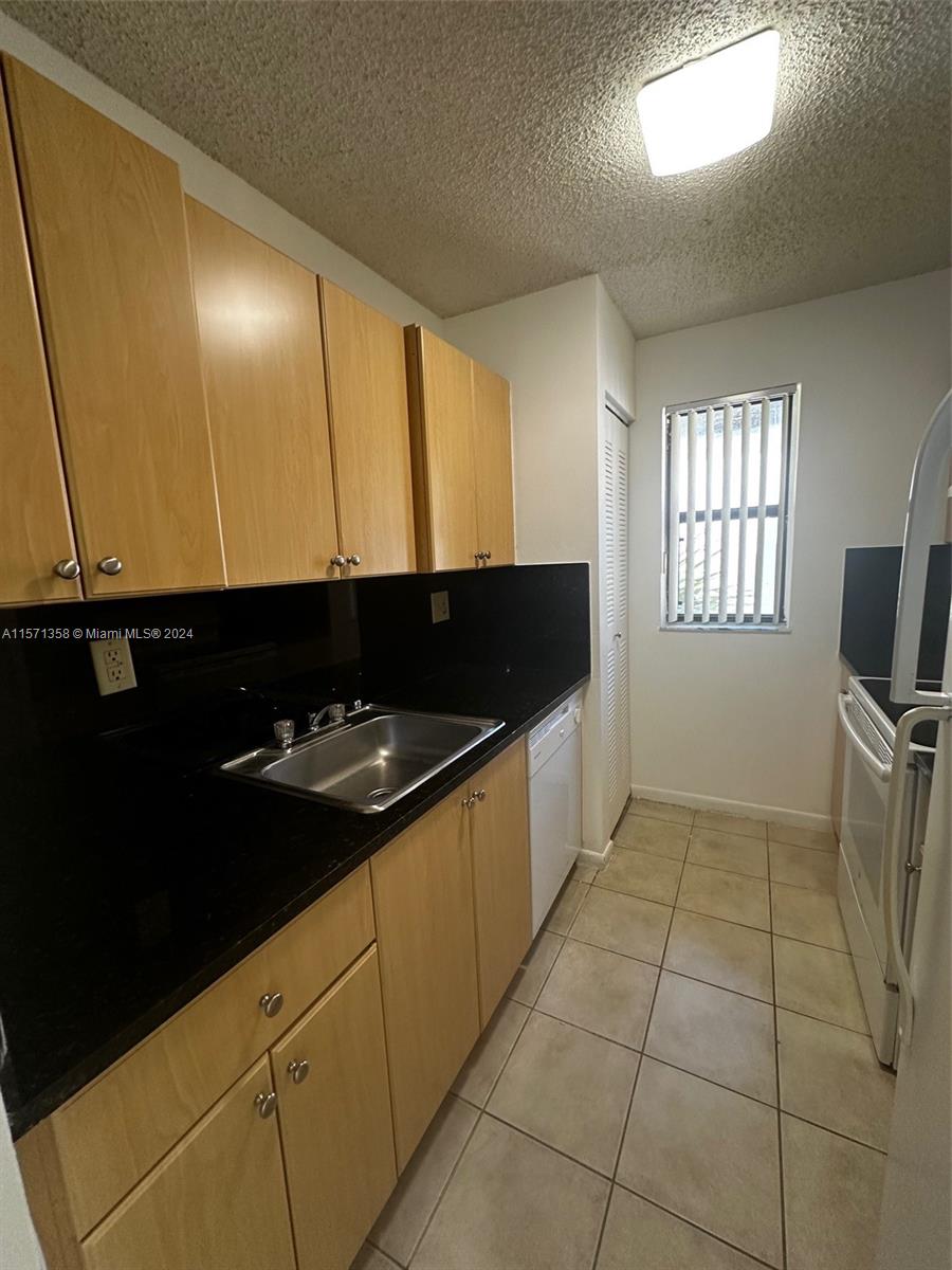 7220 NW 179th St 201, Hialeah, Florida 33015, 1 Bedroom Bedrooms, ,1 BathroomBathrooms,Residentiallease,For Rent,7220 NW 179th St 201,A11571358