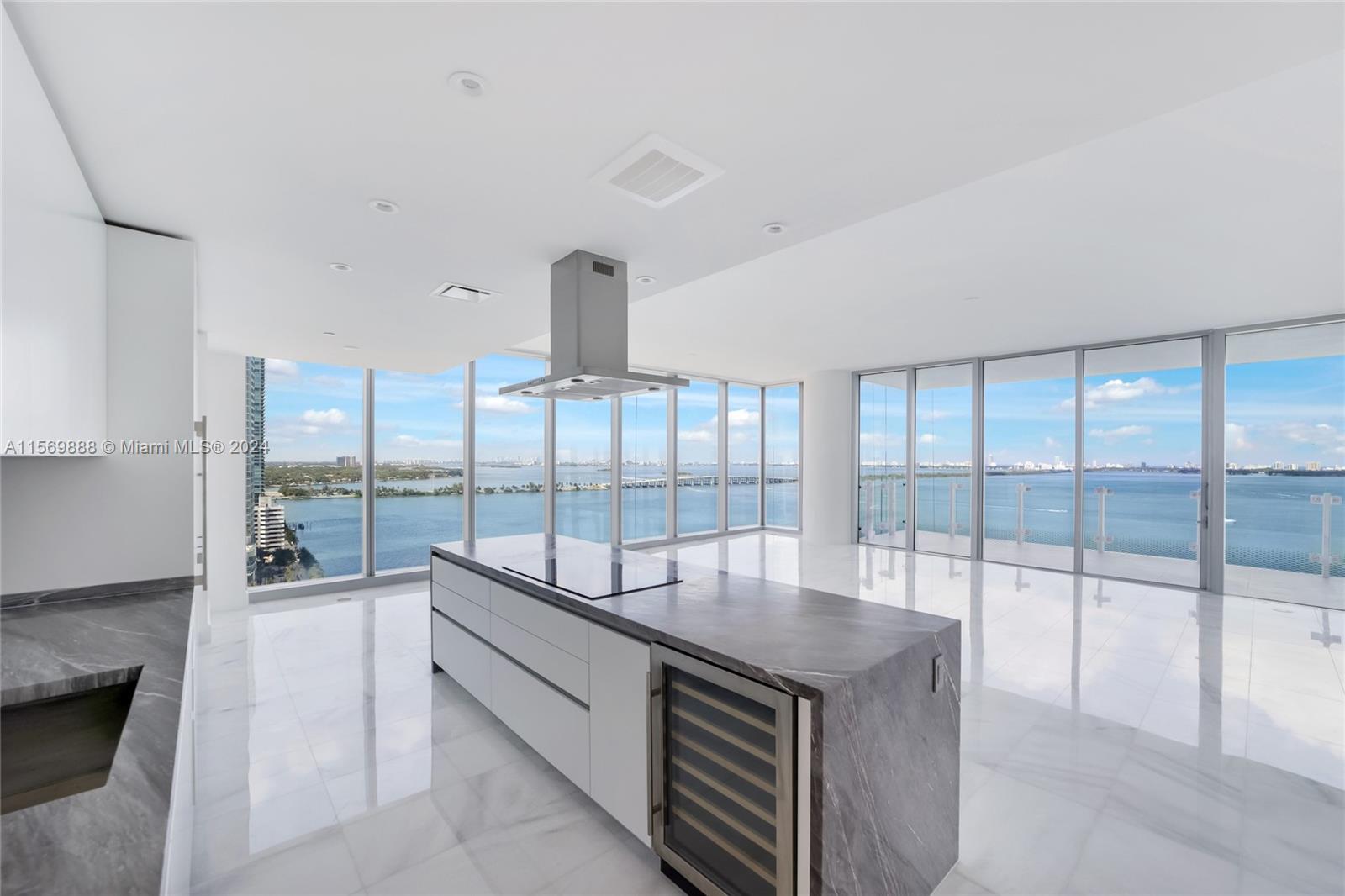 Condo for Sale in Miami, FL