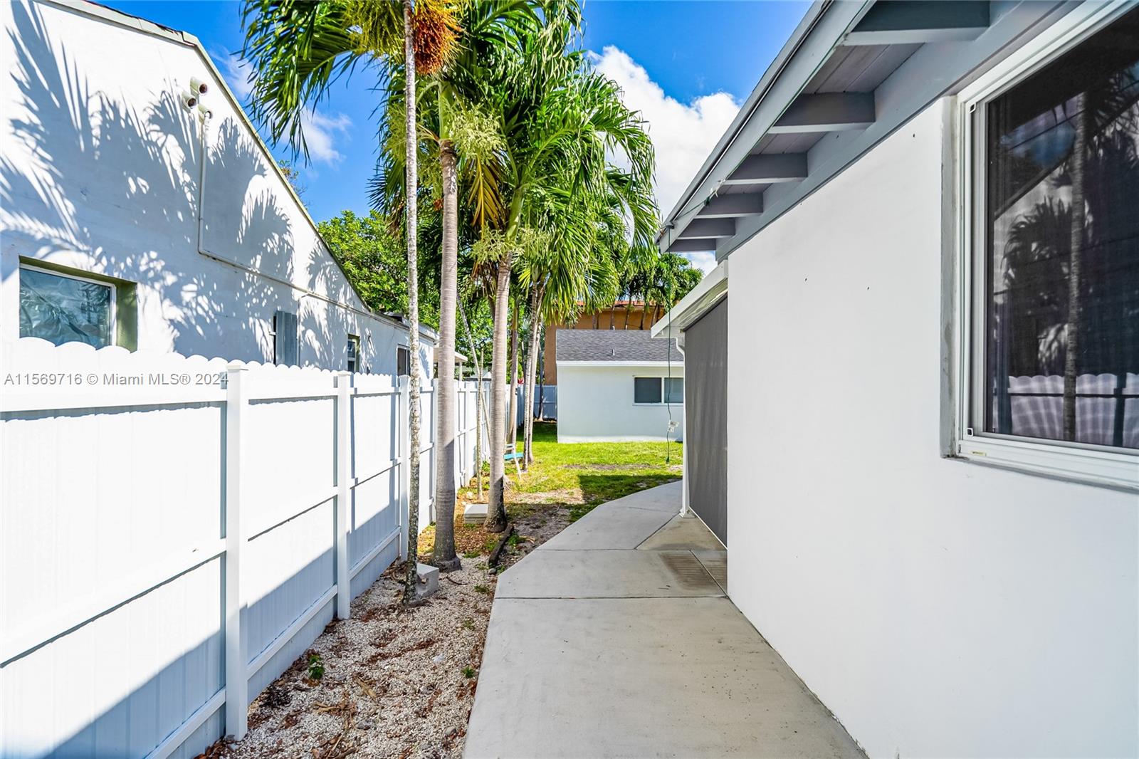 737 NW 41st St B, Miami, Florida 33127, 2 Bedrooms Bedrooms, ,1 BathroomBathrooms,Residentiallease,For Rent,737 NW 41st St B,A11569716