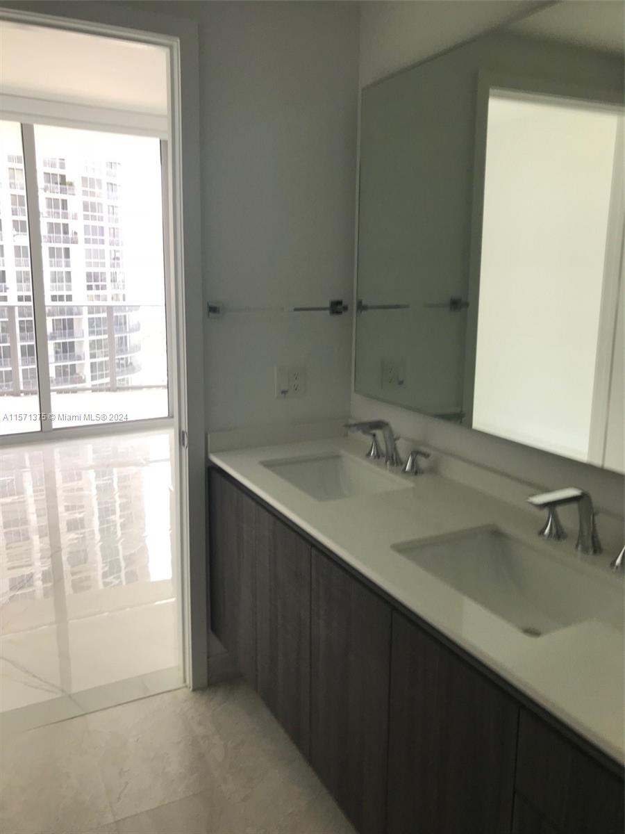 488 NE 18th St 3802, Miami, Florida 33132, 1 Bedroom Bedrooms, ,1 BathroomBathrooms,Residentiallease,For Rent,488 NE 18th St 3802,A11571375