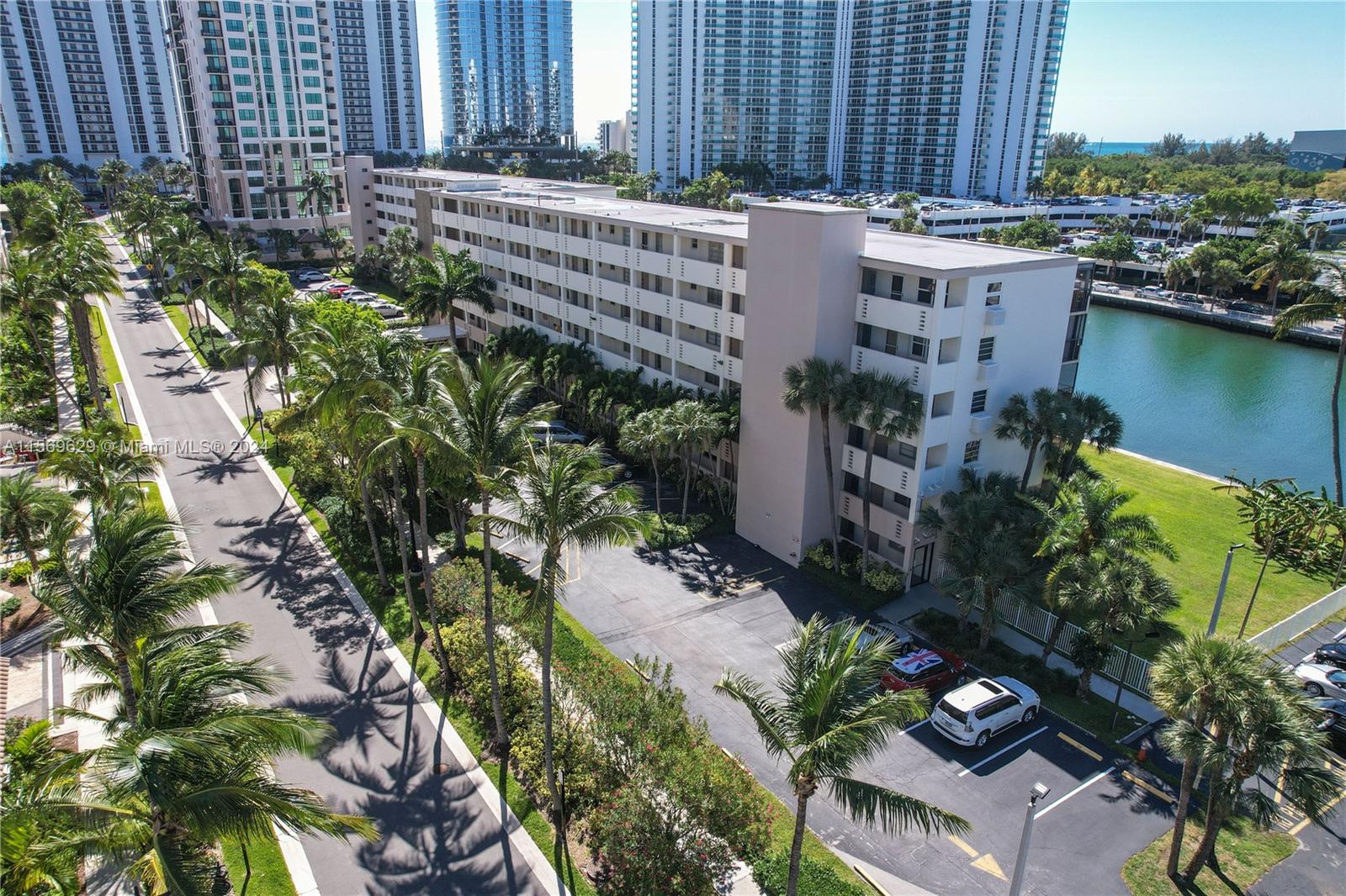 220 E Kings Point Dr #304 For Sale A11569629, FL