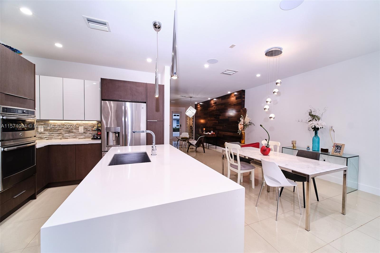 10518 NW 66th St 10518, Doral, Florida 33178, 3 Bedrooms Bedrooms, ,3 BathroomsBathrooms,Residentiallease,For Rent,10518 NW 66th St 10518,A11571094