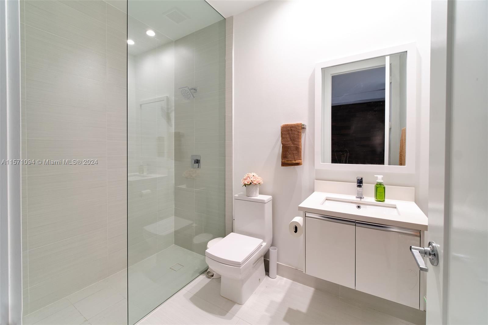 10518 NW 66th St 10518, Doral, Florida 33178, 3 Bedrooms Bedrooms, ,3 BathroomsBathrooms,Residentiallease,For Rent,10518 NW 66th St 10518,A11571094