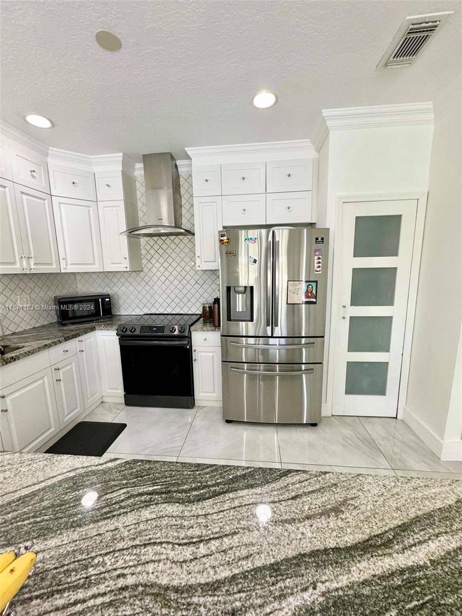 2845 NE 41st Rd, Homestead, Florida 33033, 4 Bedrooms Bedrooms, ,4 BathroomsBathrooms,Residentiallease,For Rent,2845 NE 41st Rd,A11571153