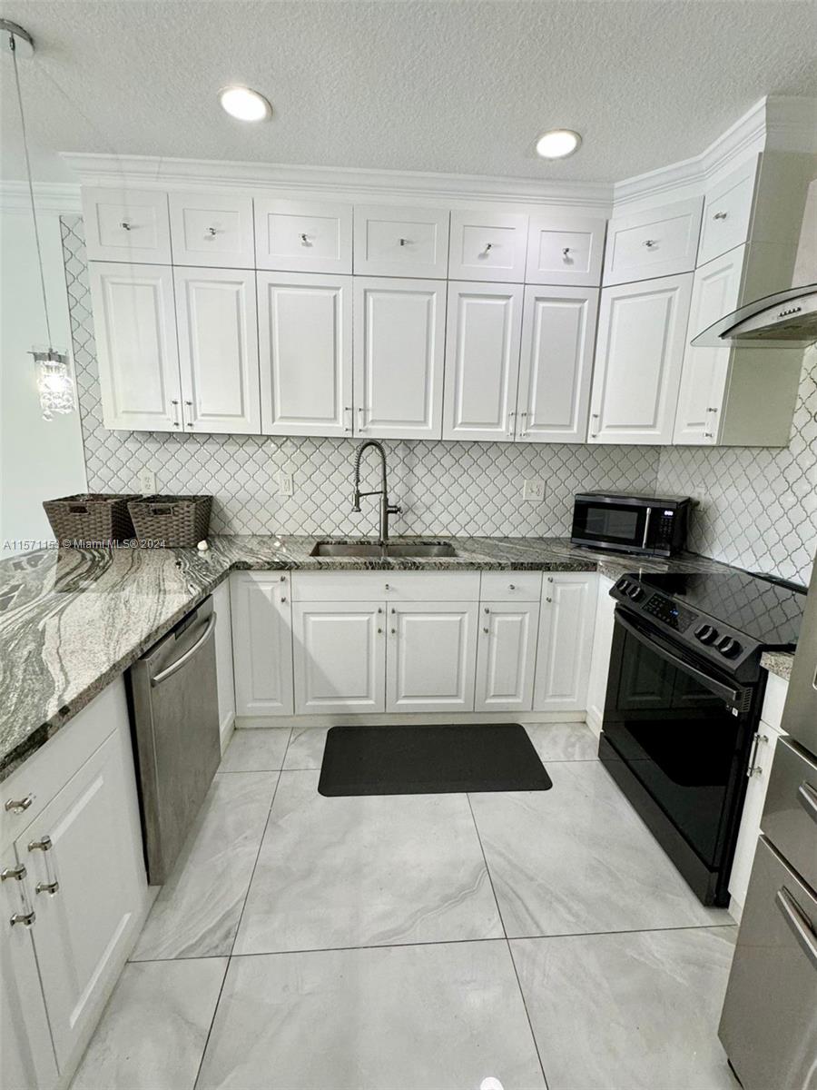 2845 NE 41st Rd, Homestead, Florida 33033, 4 Bedrooms Bedrooms, ,4 BathroomsBathrooms,Residentiallease,For Rent,2845 NE 41st Rd,A11571153