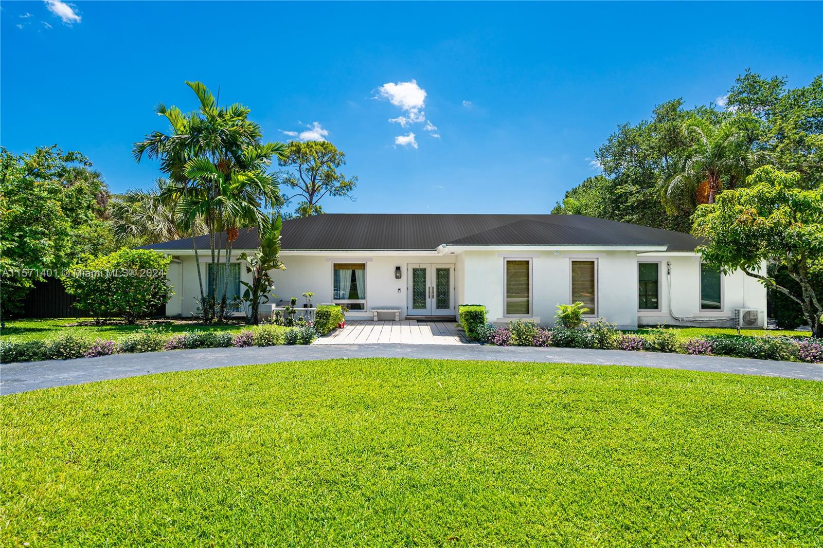 9470 SW 97th St, Miami, Florida 33176, 6 Bedrooms Bedrooms, ,4 BathroomsBathrooms,Residential,For Sale,9470 SW 97th St,A11571401