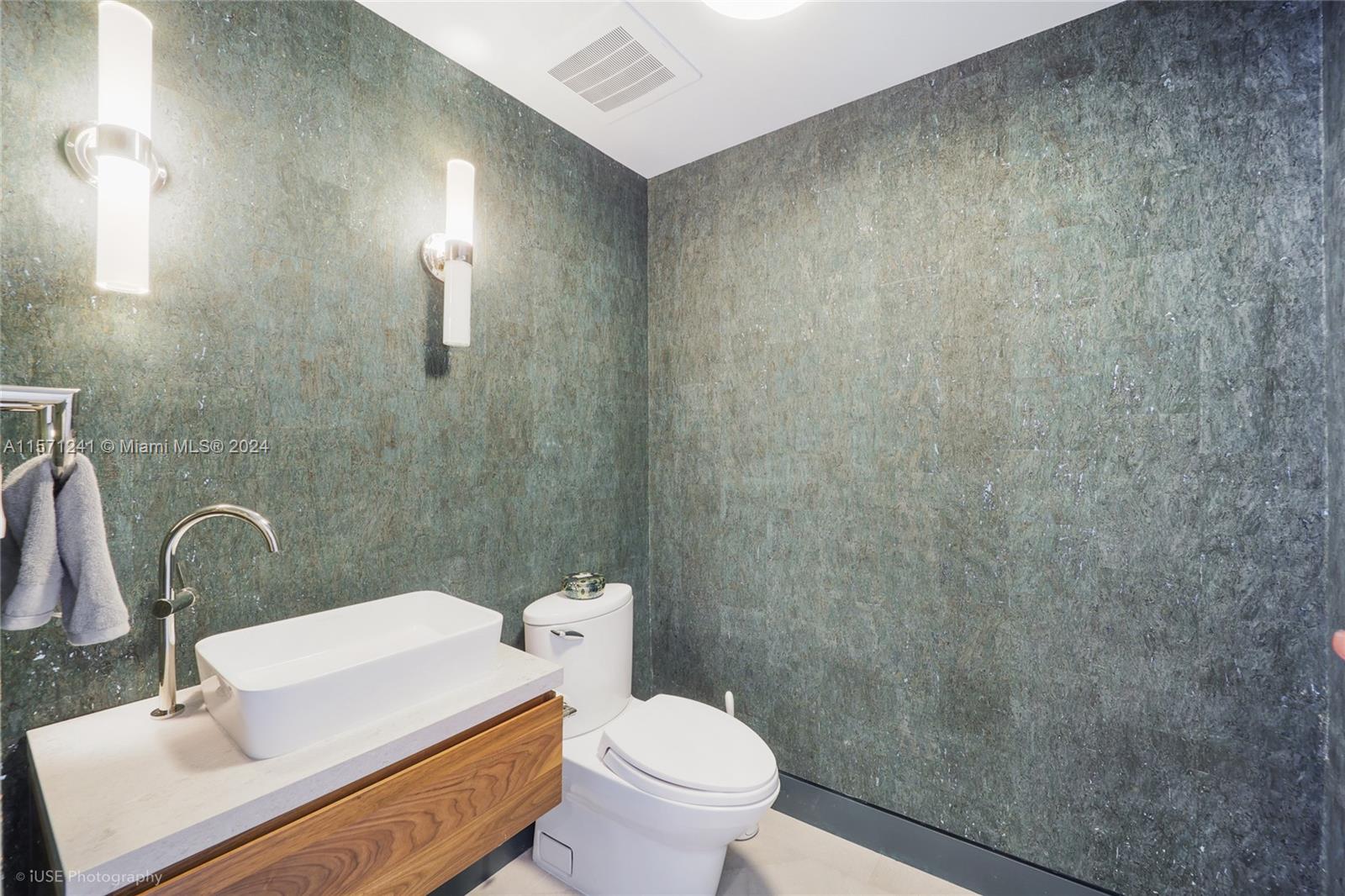 2627 S Bayshore Dr 1103, Miami, Florida 33133, 3 Bedrooms Bedrooms, ,3 BathroomsBathrooms,Residentiallease,For Rent,2627 S Bayshore Dr 1103,A11571241