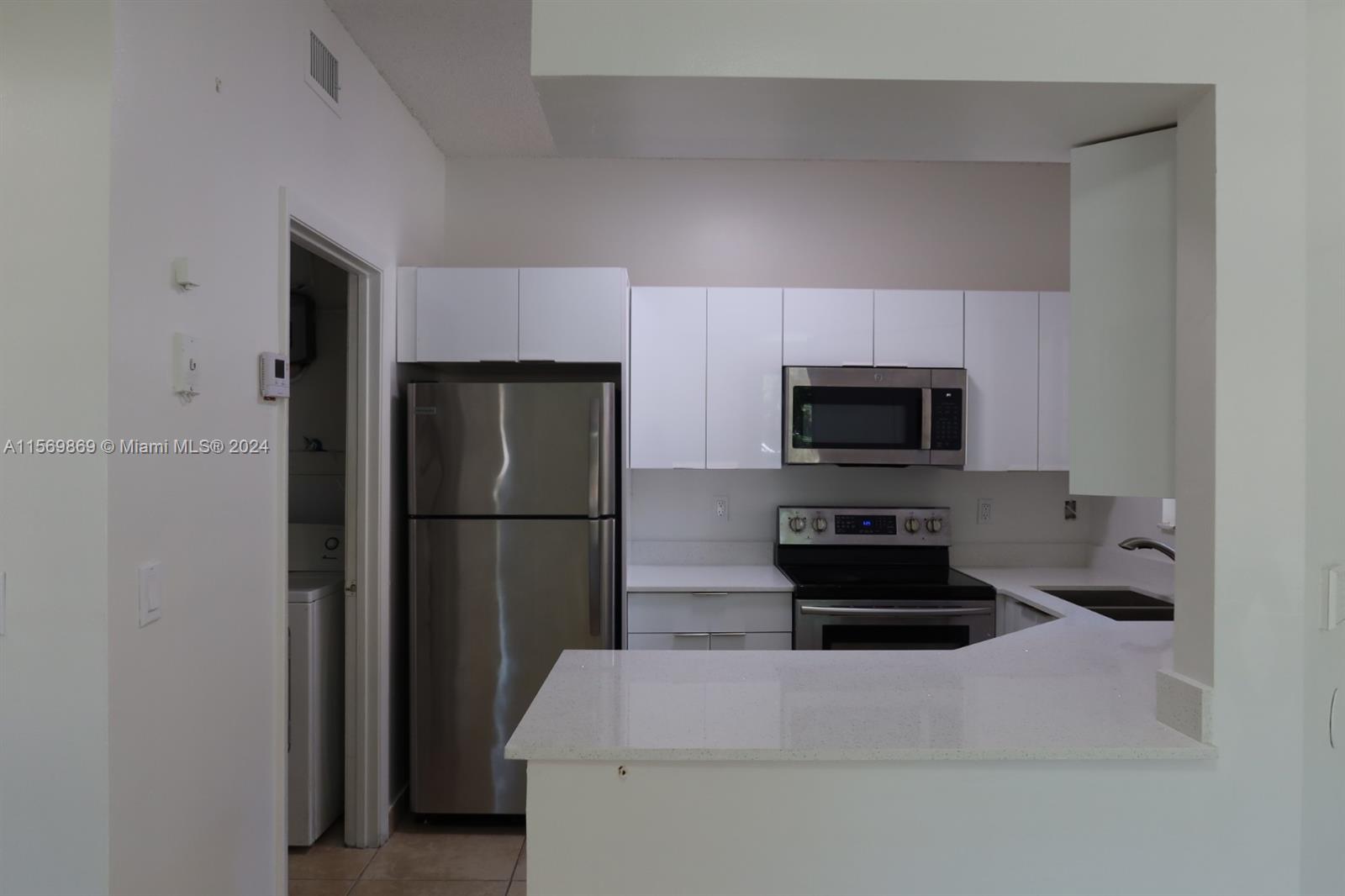 18340 NW 68th Ave A, Hialeah, Florida 33015, 2 Bedrooms Bedrooms, ,1 BathroomBathrooms,Residentiallease,For Rent,18340 NW 68th Ave A,A11569869