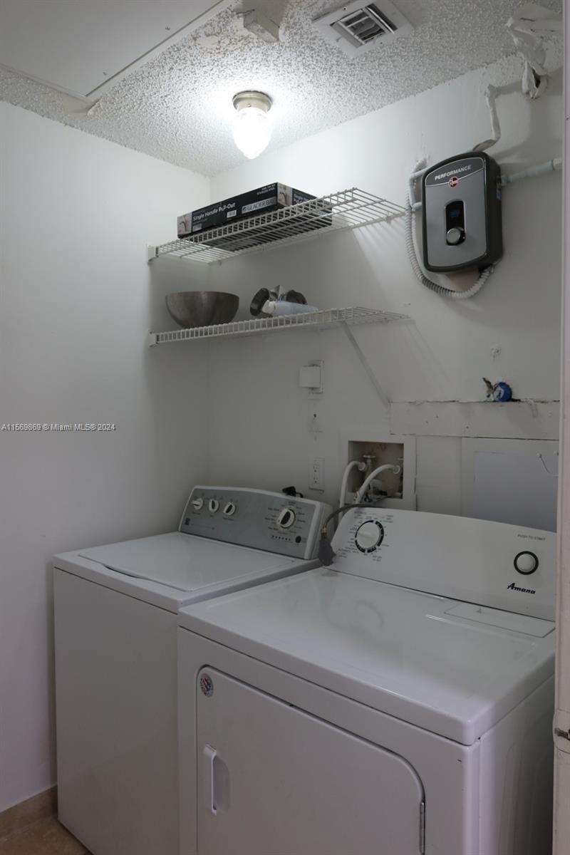 18340 NW 68th Ave A, Hialeah, Florida 33015, 2 Bedrooms Bedrooms, ,1 BathroomBathrooms,Residentiallease,For Rent,18340 NW 68th Ave A,A11569869