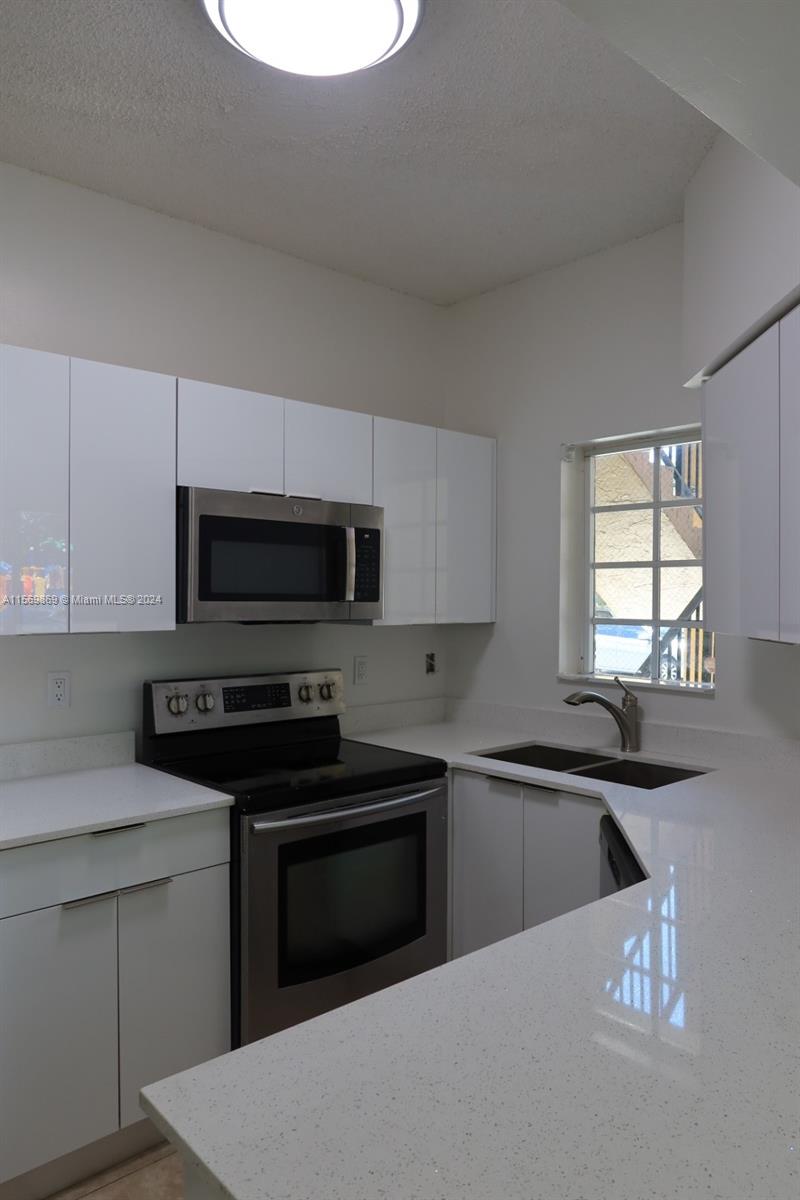 18340 NW 68th Ave A, Hialeah, Florida 33015, 2 Bedrooms Bedrooms, ,1 BathroomBathrooms,Residentiallease,For Rent,18340 NW 68th Ave A,A11569869