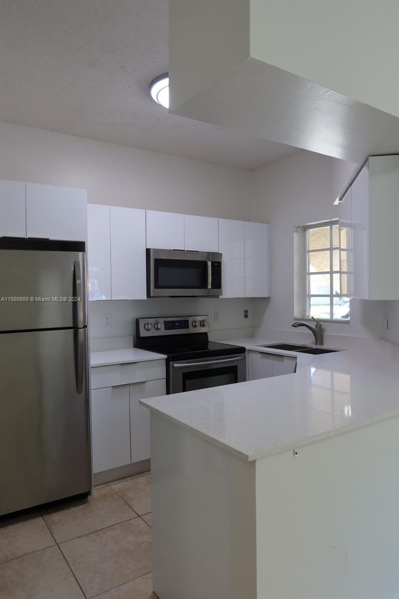18340 NW 68th Ave A, Hialeah, Florida 33015, 2 Bedrooms Bedrooms, ,1 BathroomBathrooms,Residentiallease,For Rent,18340 NW 68th Ave A,A11569869