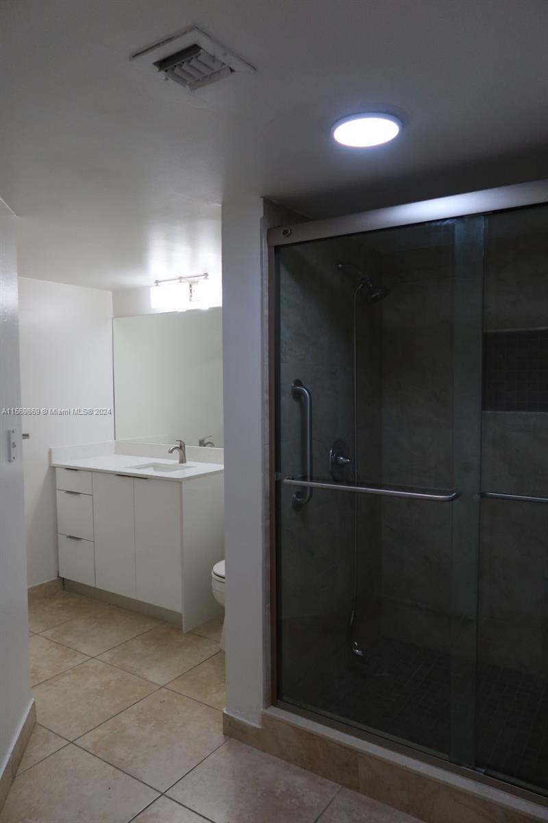 18340 NW 68th Ave A, Hialeah, Florida 33015, 2 Bedrooms Bedrooms, ,1 BathroomBathrooms,Residentiallease,For Rent,18340 NW 68th Ave A,A11569869