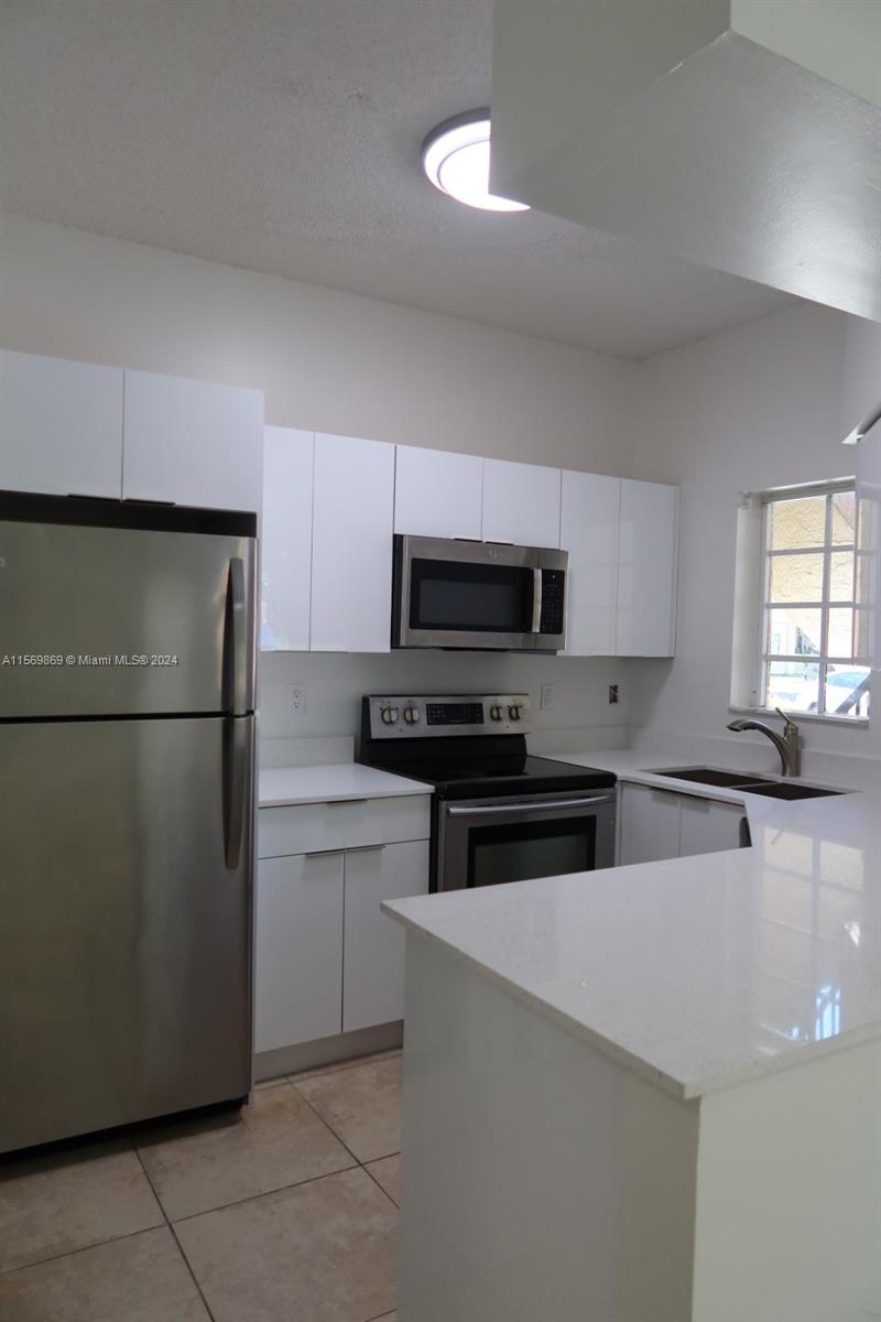 18340 NW 68th Ave A, Hialeah, Florida 33015, 2 Bedrooms Bedrooms, ,1 BathroomBathrooms,Residentiallease,For Rent,18340 NW 68th Ave A,A11569869