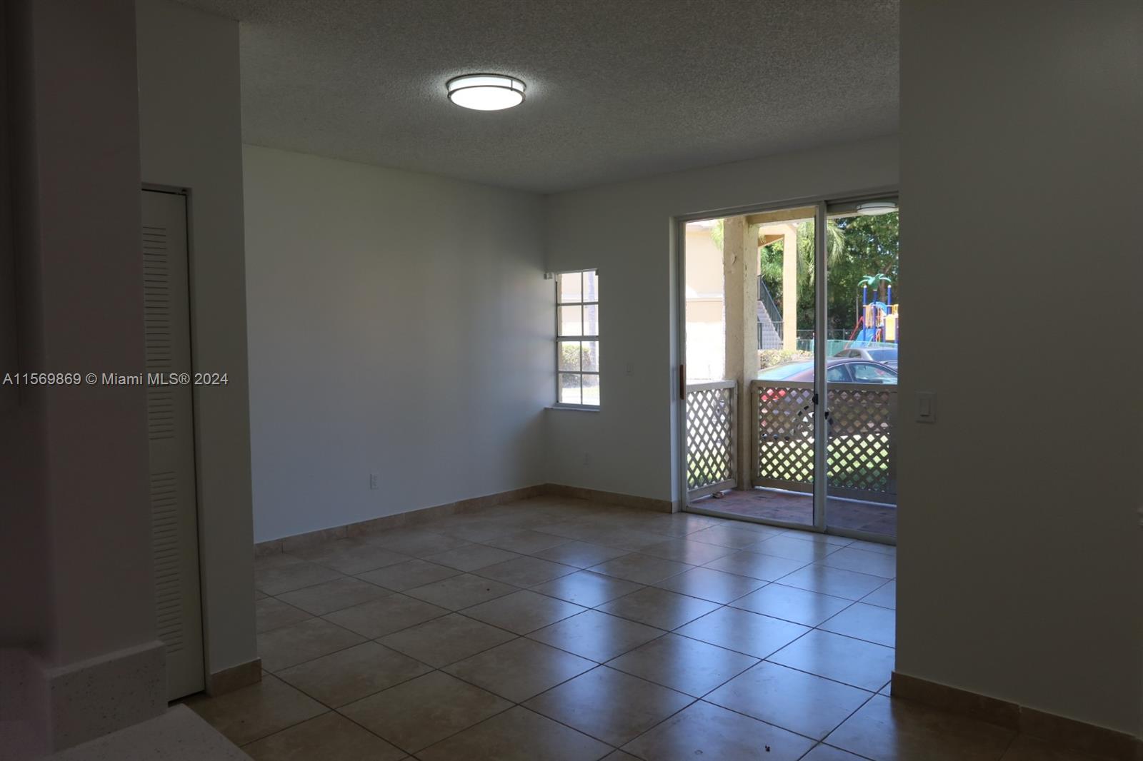 18340 NW 68th Ave A, Hialeah, Florida 33015, 2 Bedrooms Bedrooms, ,1 BathroomBathrooms,Residentiallease,For Rent,18340 NW 68th Ave A,A11569869