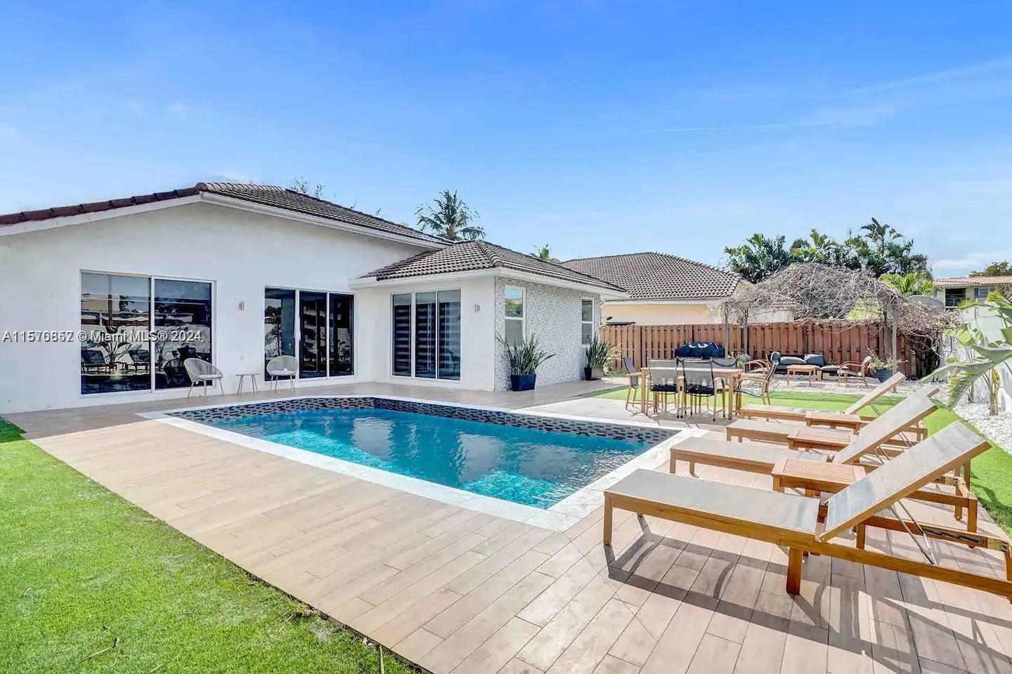 1260 S 13th Ave, Hollywood, Florida 33019, 3 Bedrooms Bedrooms, ,3 BathroomsBathrooms,Residential,For Sale,1260 S 13th Ave,A11570657