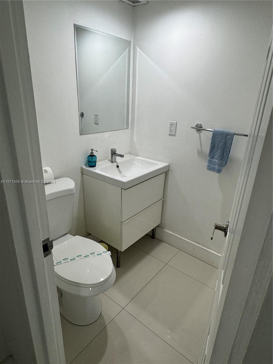 4001 S Ocean Dr 2H, Hollywood, Florida 33019, 1 Bedroom Bedrooms, ,1 BathroomBathrooms,Residential,For Sale,4001 S Ocean Dr 2H,A11571456