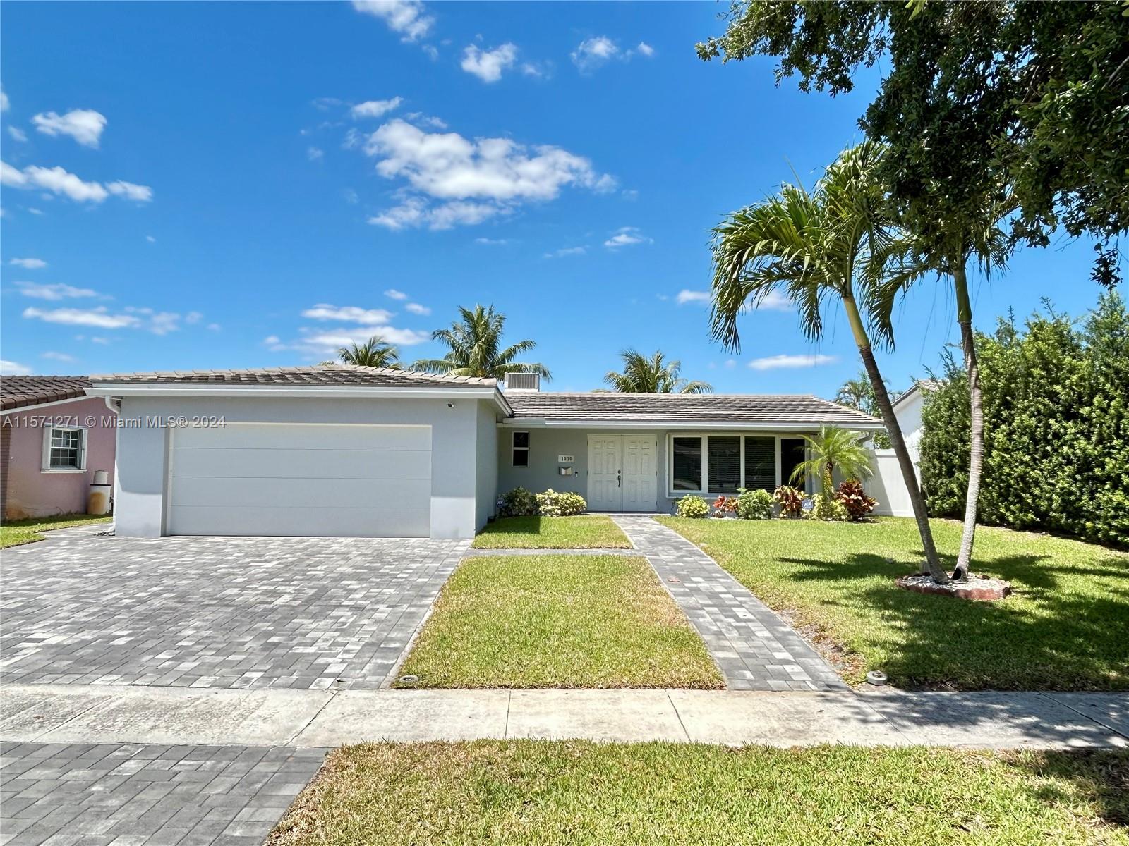 1810 N 52nd Ave  For Sale A11571271, FL