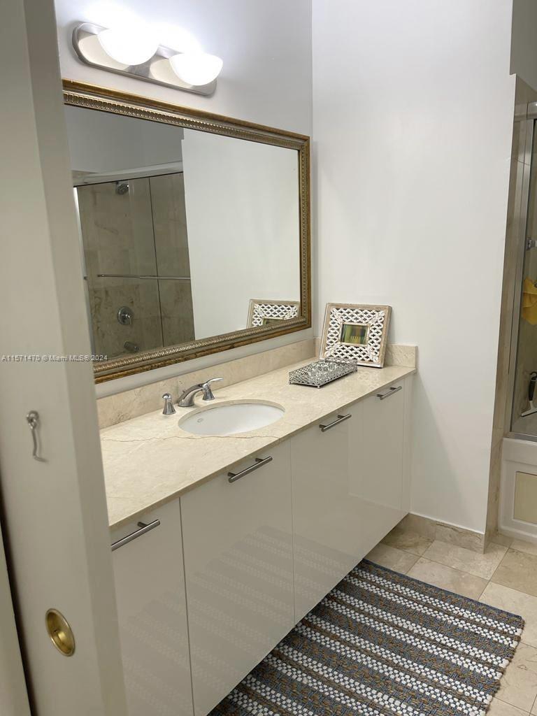 1800 N Bayshore Dr 302, Miami, Florida 33132, 1 Bedroom Bedrooms, ,2 BathroomsBathrooms,Residentiallease,For Rent,1800 N Bayshore Dr 302,A11571470