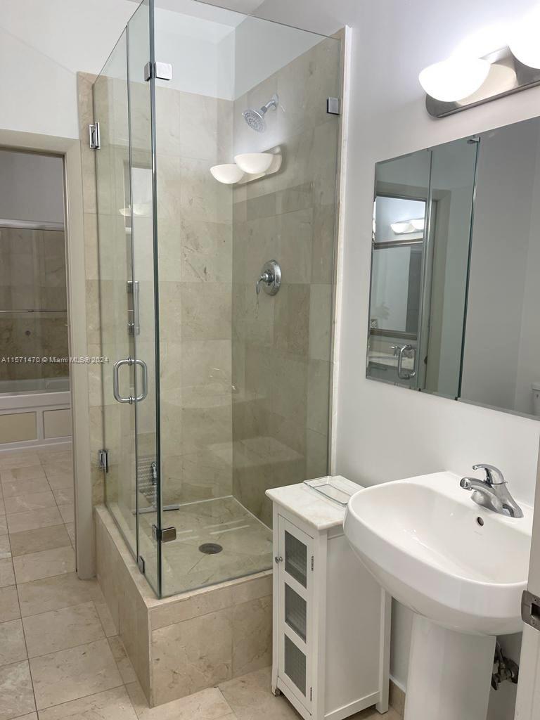 1800 N Bayshore Dr 302, Miami, Florida 33132, 1 Bedroom Bedrooms, ,2 BathroomsBathrooms,Residentiallease,For Rent,1800 N Bayshore Dr 302,A11571470
