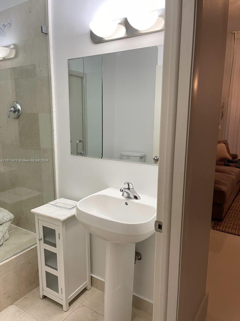 1800 N Bayshore Dr 302, Miami, Florida 33132, 1 Bedroom Bedrooms, ,2 BathroomsBathrooms,Residentiallease,For Rent,1800 N Bayshore Dr 302,A11571470