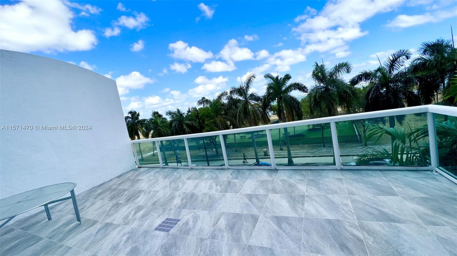1800 N Bayshore Dr 302, Miami, Florida 33132, 1 Bedroom Bedrooms, ,2 BathroomsBathrooms,Residentiallease,For Rent,1800 N Bayshore Dr 302,A11571470
