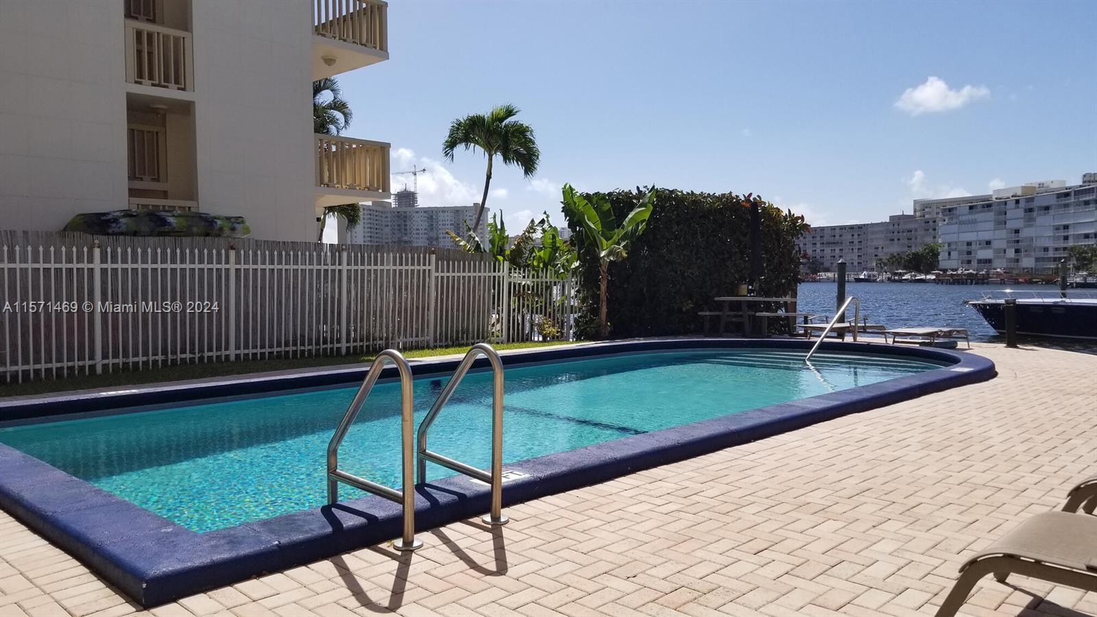 1900 Diana Dr 3E, Hallandale Beach, Florida 33009, 3 Bedrooms Bedrooms, ,3 BathroomsBathrooms,Residentiallease,For Rent,1900 Diana Dr 3E,A11571469