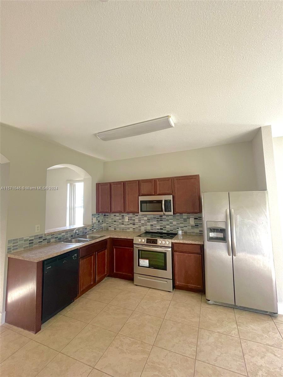 18853 SW 319th St, Homestead, Florida 33030, 4 Bedrooms Bedrooms, ,3 BathroomsBathrooms,Residentiallease,For Rent,18853 SW 319th St,A11571046