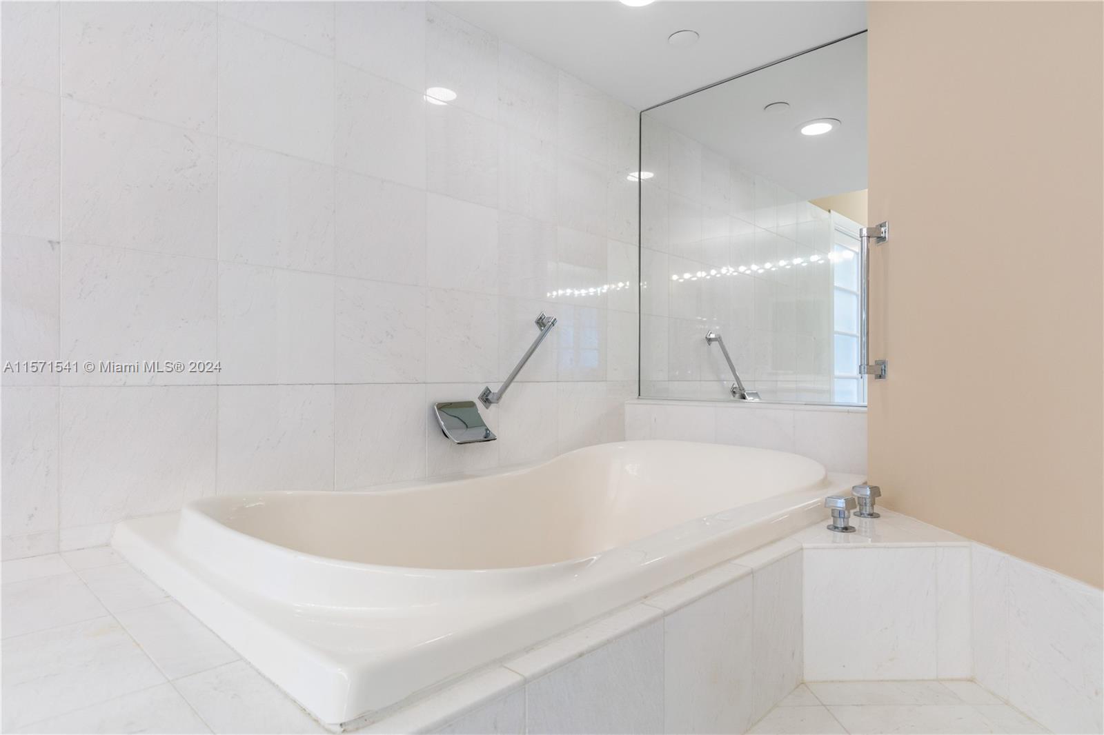 3500 Mystic Pointe Dr 2603, Aventura, Florida 33180, 2 Bedrooms Bedrooms, ,2 BathroomsBathrooms,Residentiallease,For Rent,3500 Mystic Pointe Dr 2603,A11571541