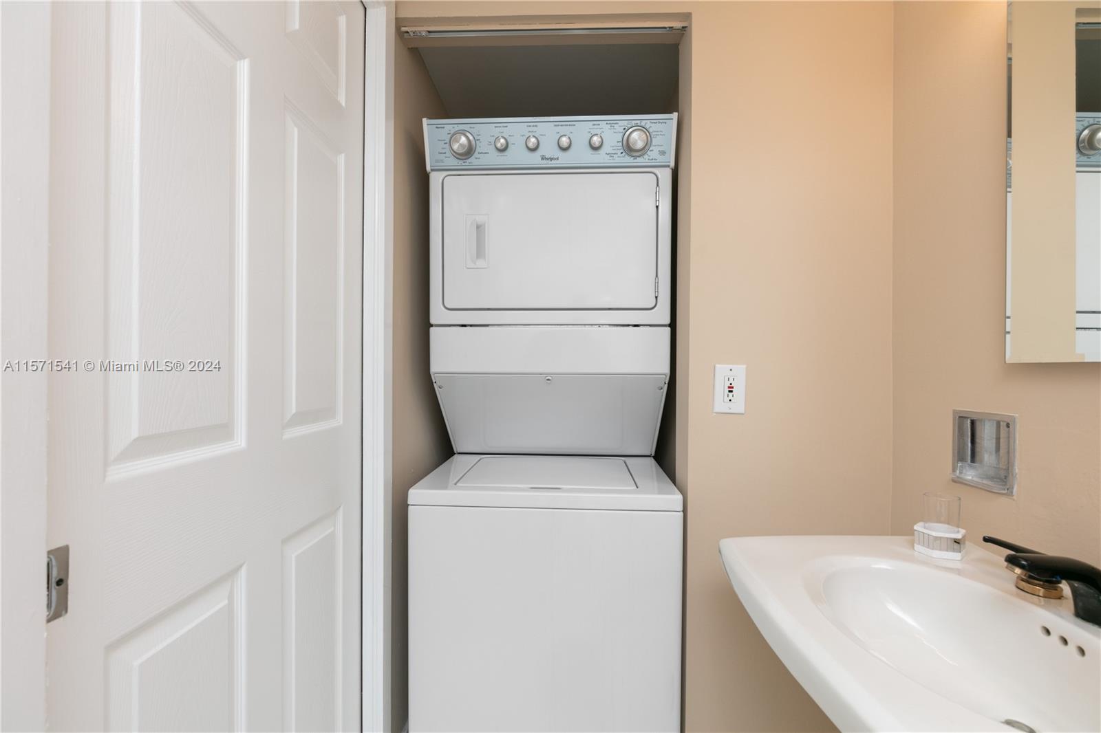 3500 Mystic Pointe Dr 2603, Aventura, Florida 33180, 2 Bedrooms Bedrooms, ,2 BathroomsBathrooms,Residentiallease,For Rent,3500 Mystic Pointe Dr 2603,A11571541