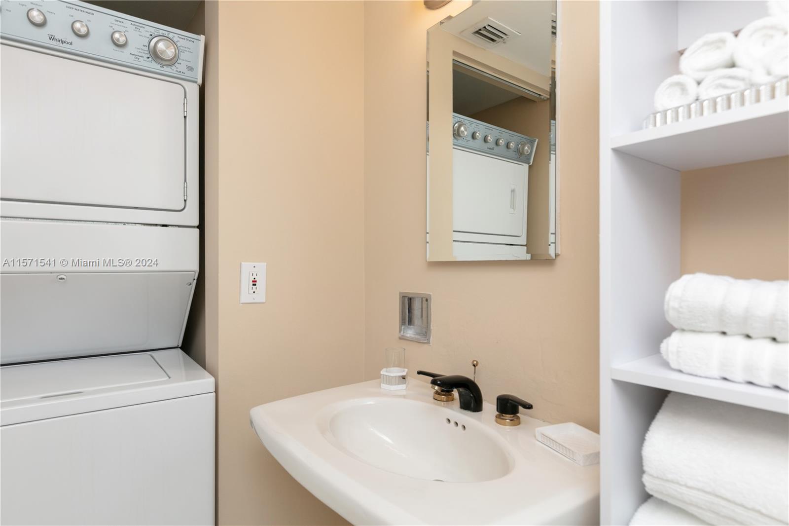 3500 Mystic Pointe Dr 2603, Aventura, Florida 33180, 2 Bedrooms Bedrooms, ,2 BathroomsBathrooms,Residentiallease,For Rent,3500 Mystic Pointe Dr 2603,A11571541