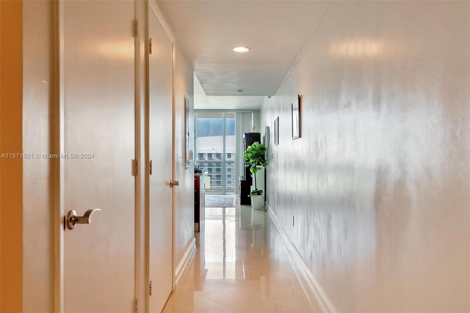 1830 S Ocean Dr 4709, Hallandale Beach, Florida 33009, 1 Bedroom Bedrooms, ,1 BathroomBathrooms,Residentiallease,For Rent,1830 S Ocean Dr 4709,A11571501