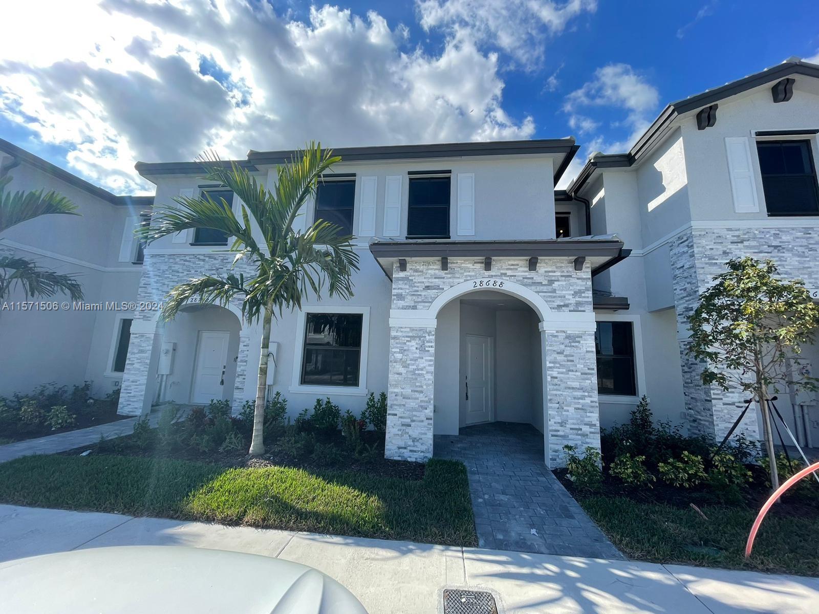 Beautifull brand new and spacious Villa with 3 bed + 2.5 bath located at the Pine Vista masterplan in Homestead, FL, FOR SALE. This property is close proximity to golf courses, shopping centers and even Everglades National Park. Brand-new appliances; Swimming Pool; Tot Lot and Clubhouse.