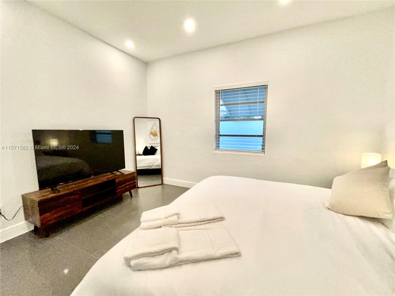 913 NE 2nd Ct, Hallandale Beach, Florida 33009, 3 Bedrooms Bedrooms, ,1 BathroomBathrooms,Residential,For Sale,913 NE 2nd Ct,A11571582